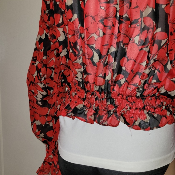 NWT Te Da' MEDIUM TOP BLOUSE UNIQUE CROPPED BoHo SMOCKED RED - Picture 12 of 16